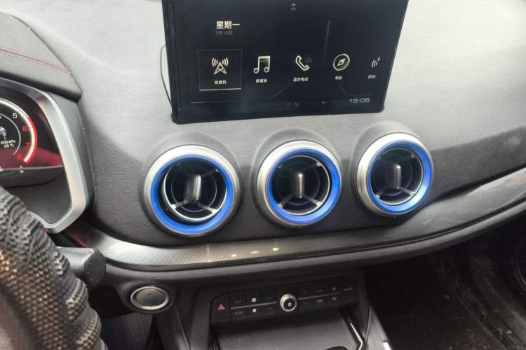 Used Wey VV5 2019 Upgraded Model 2.0T Two-Wheel Drive Flagship Version China VI Standard Audio And AC Panel