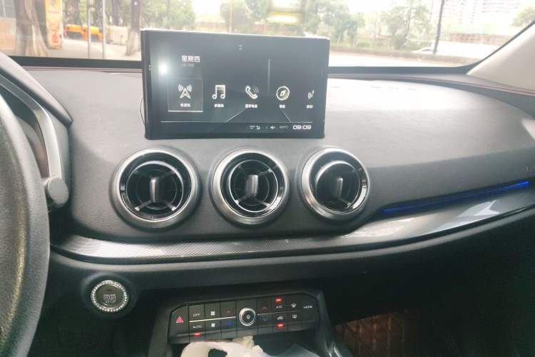 Used Wey VV5 2019 1.5T Two-Wheel Drive Smart Pioneer Audio And AC Panel