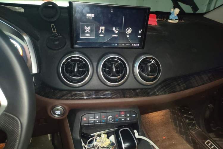 Used Wey VV5 2019 Upgraded Model 2.0T Four-Wheel Drive Flagship Version China V Standard Audio And AC Panel