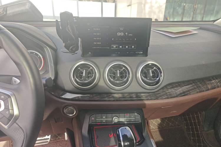 Used Wey VV5 2019 Upgraded Model 2.0T Two-Wheel Drive Flagship Version China V Standard Audio And AC Panel