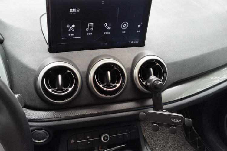 Used Wey VV5 2019 Upgraded Model 2.0T Two-Wheel Drive Ultra-Luxury Version China V Standard Audio And AC Panel