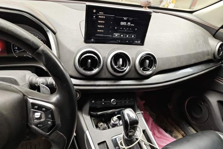 Used Wey VV5 2019 Upgraded Model 2.0T Two-Wheel Drive Ultra-Luxury Version China VI Standard Audio And AC Panel