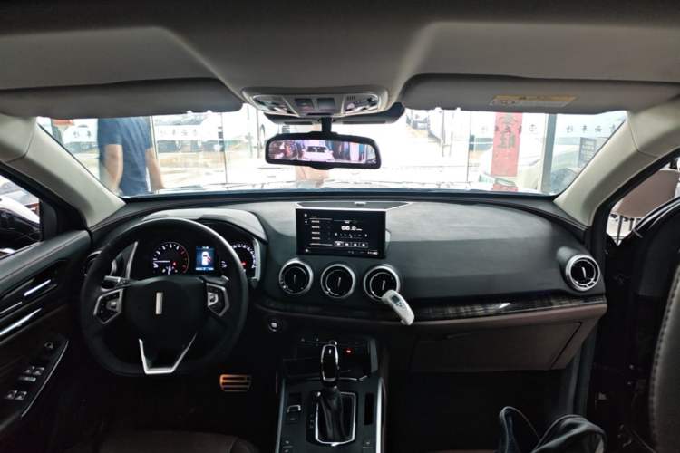 Used Wey VV5 2019 Upgraded Model 2.0T Two-Wheel Drive Ultra-Luxury Version China V Standard Center Console