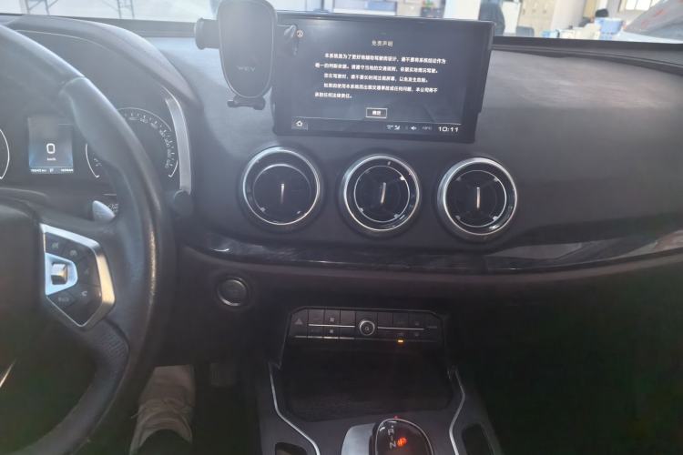 Used Wey VV5 2019 1.5T Two-Wheel Drive Color Pioneer Center Console