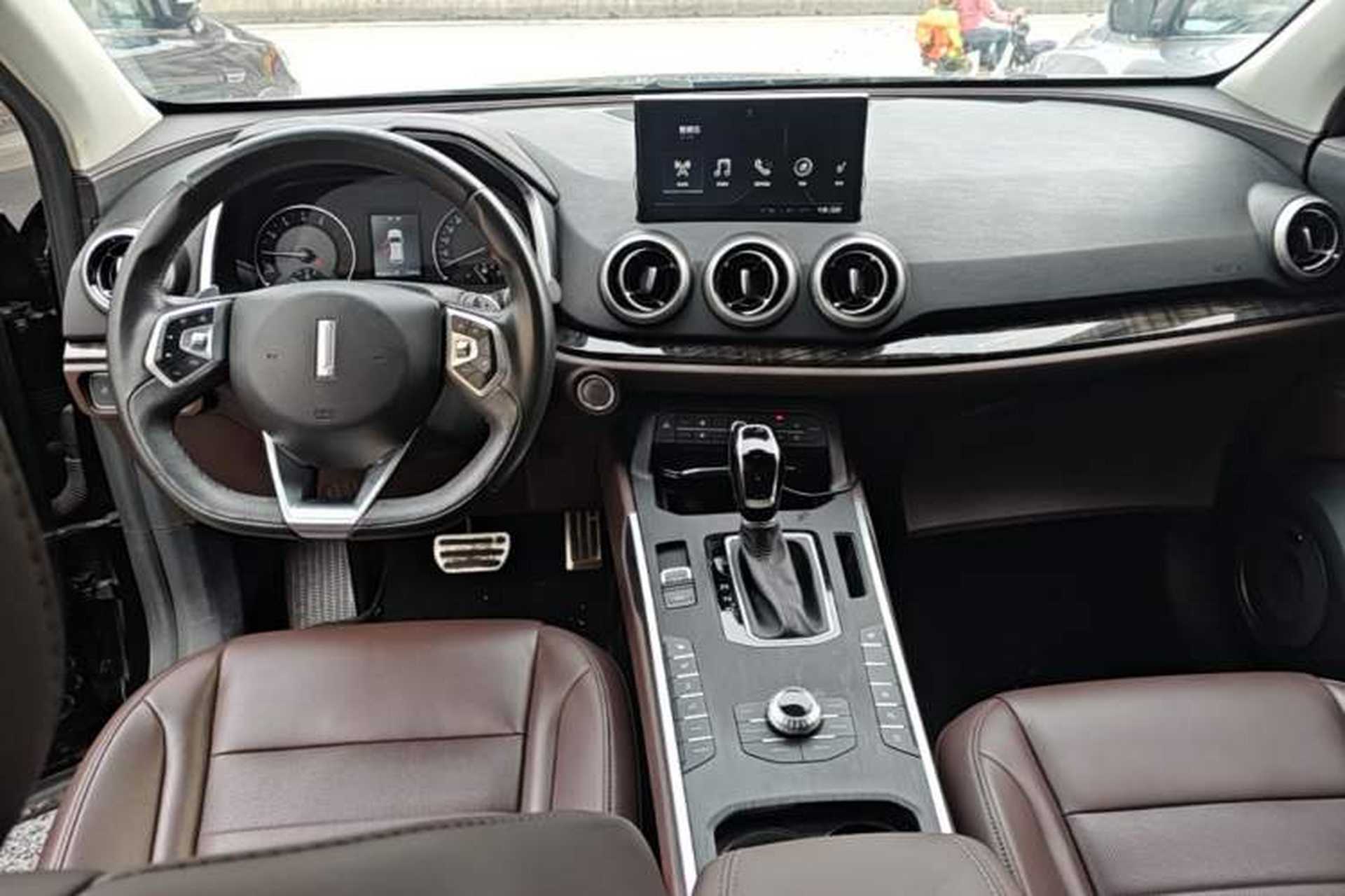 Used Wey VV5 2019 Upgraded Model 2.0T Two-Wheel Drive Ultra-Luxury Version China V Standard Center Console