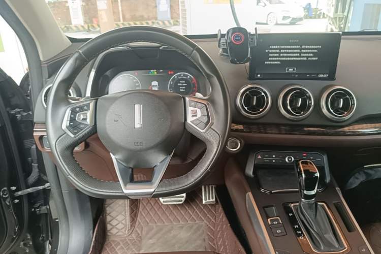 Used Wey VV5 2019 Upgraded Model 2.0T Two-Wheel Drive Flagship Version China V Standard Center Console