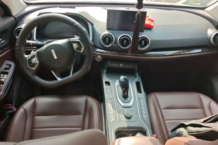 Used Wey VV5 2019 1.5T Two-Wheel Drive Smart Pioneer Center Console