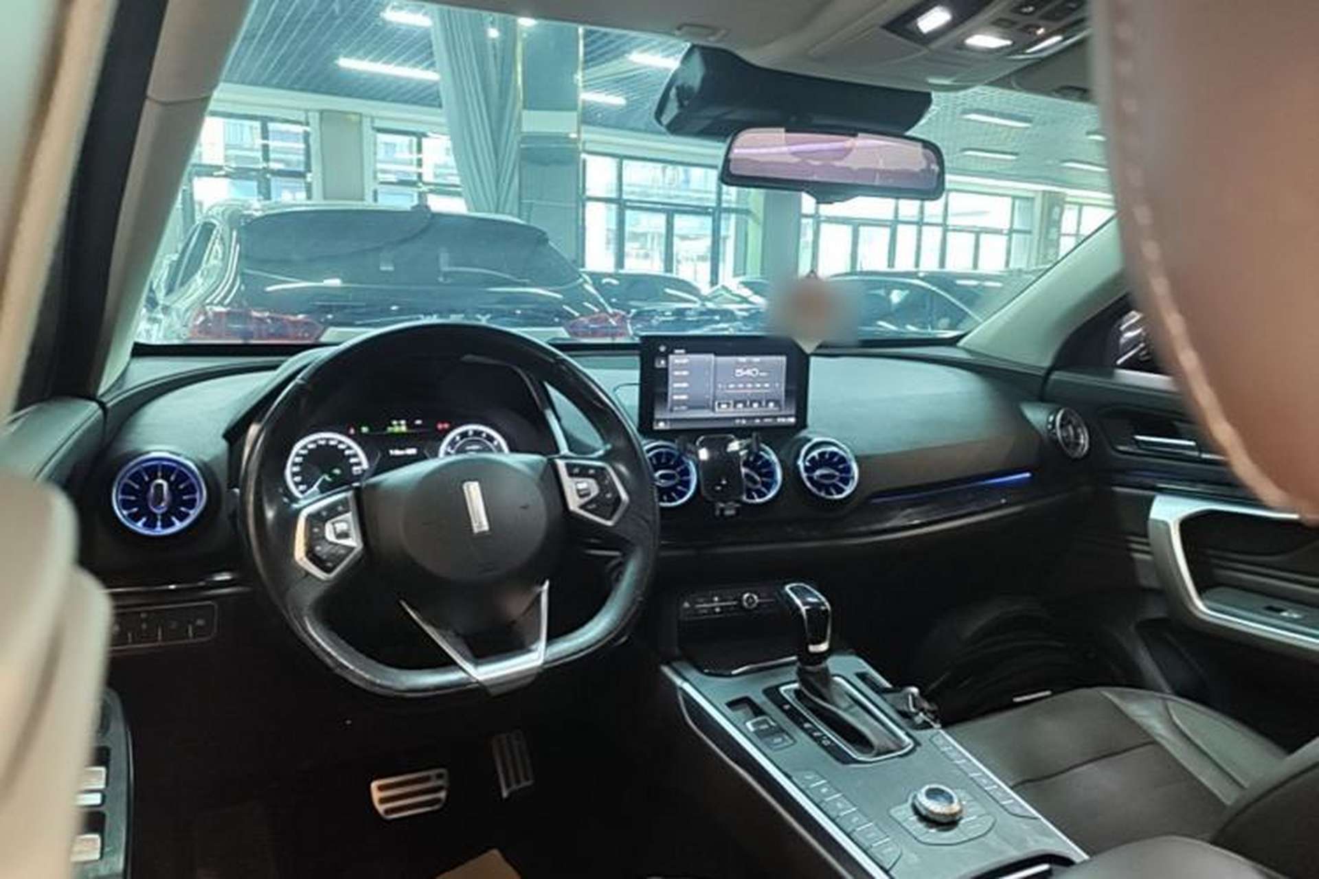 Used Wey VV5 2019 Upgraded Model 2.0T Two-Wheel Drive Flagship Version China V Standard Center Console