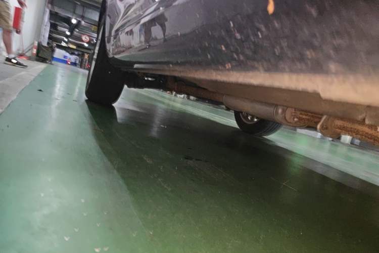 Used Wey VV5 2019 1.5T Two-Wheel Drive Color Pioneer Chassis Front Right