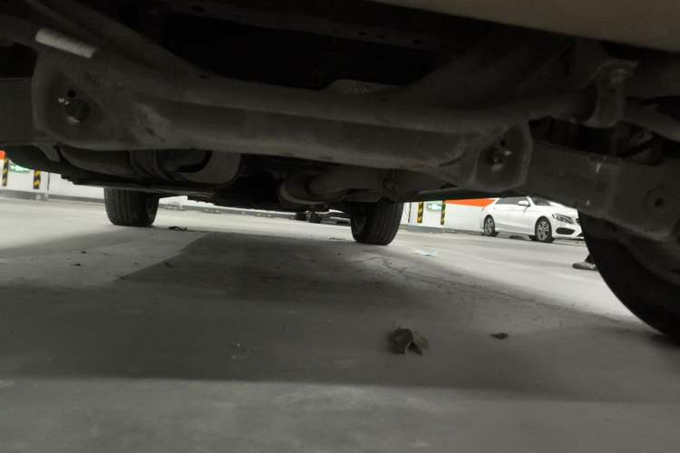 Used Wey VV5 2019 1.5T Two-Wheel Drive Color Pioneer Chassis Rear