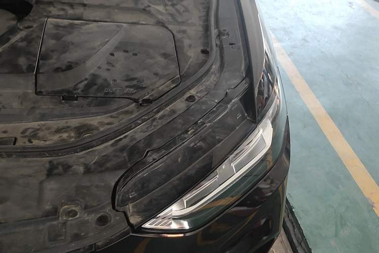 Used Wey VV5 2019 Upgraded Model 2.0T Two-Wheel Drive Ultra-Luxury Version China V Standard Engine Bay Left