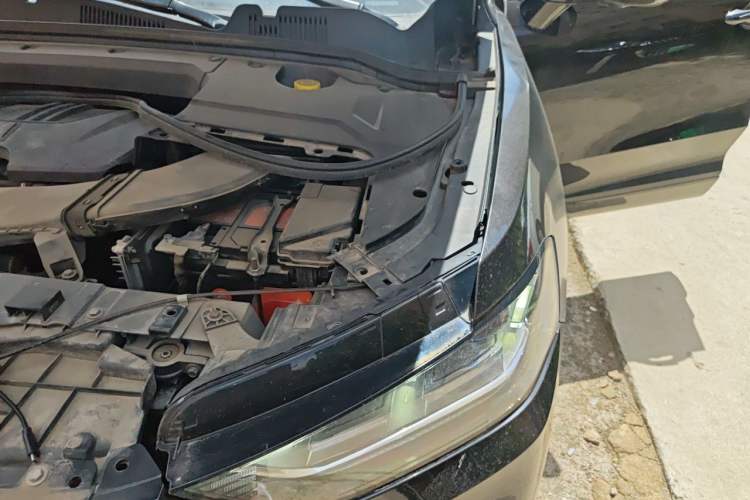 Used Wey VV5 2019 1.5T Two-Wheel Drive Color Pioneer Engine Bay Left