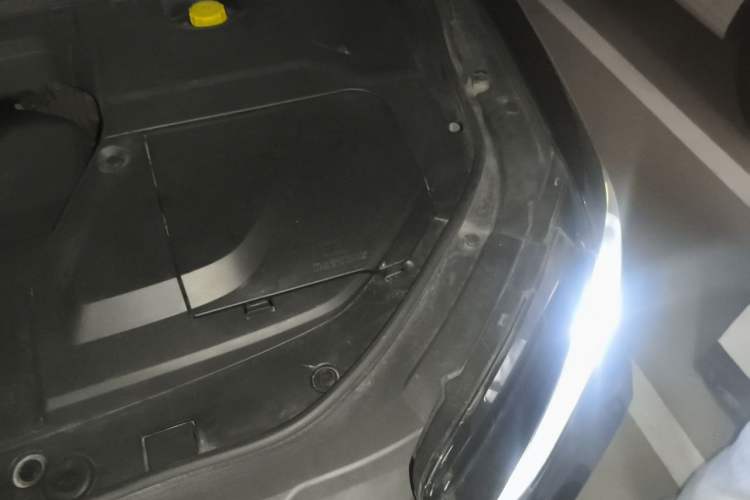 Used Wey VV5 2019 Upgraded Model 2.0T Two-Wheel Drive Ultra-Luxury Version China V Standard Engine Bay Left