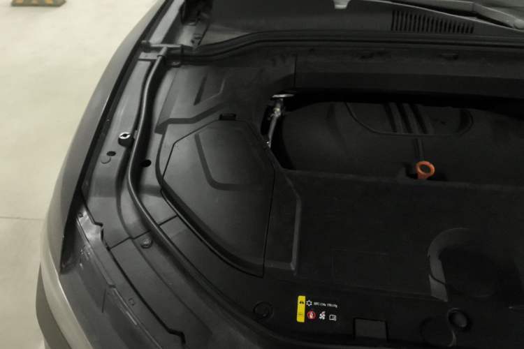 Used Wey VV5 2019 1.5T Two-Wheel Drive Color Pioneer Engine Bay Right