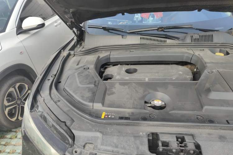 Used Wey VV5 2019 Upgraded Model 2.0T Two-Wheel Drive Flagship Version China V Standard Engine Bay Right