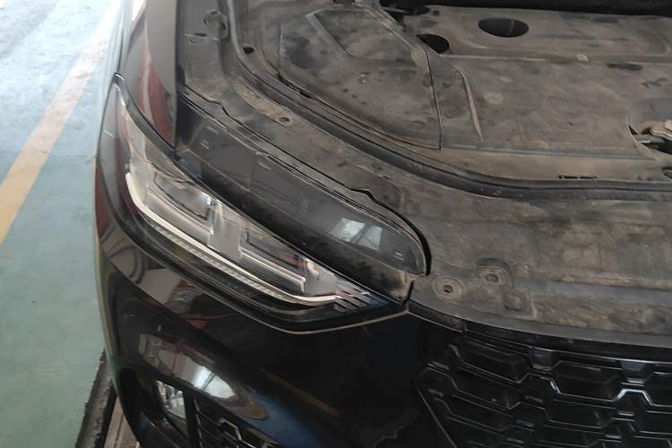 Used Wey VV5 2019 Upgraded Model 2.0T Two-Wheel Drive Ultra-Luxury Version China V Standard Engine Bay Right