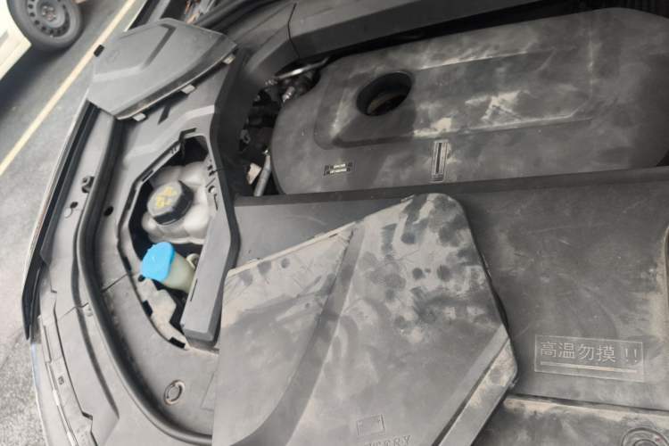 Used Wey VV5 2019 Upgraded Model 2.0T Two-Wheel Drive Flagship Version China VI Standard Engine Bay Right