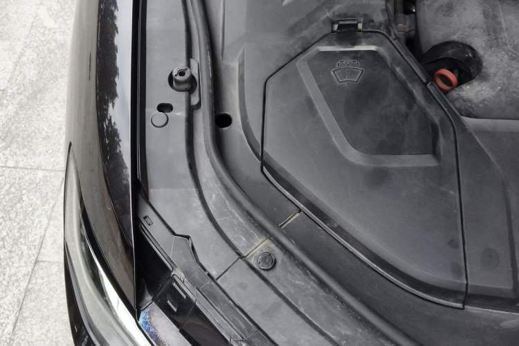 Used Wey VV5 2019 Upgraded Model 2.0T Two-Wheel Drive Ultra-Luxury Version China V Standard Engine Bay Right