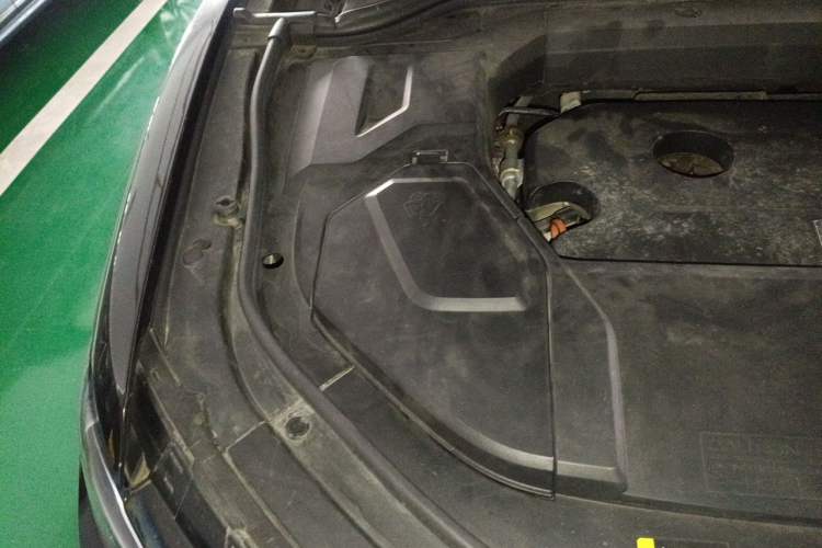 Used Wey VV5 2019 2.0T Two-Wheel-Drive Ultimate Edition Engine Bay Right