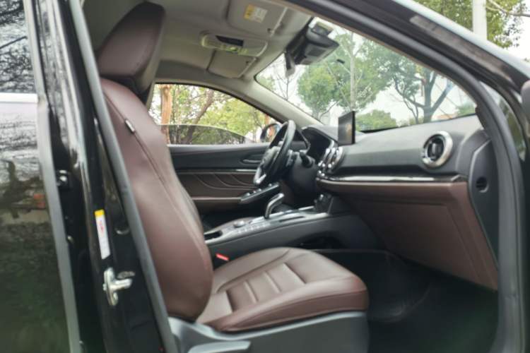 Used Wey VV5 2019 1.5T Two-Wheel Drive Color Pioneer Exterior 8