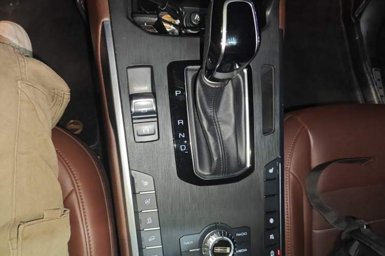 Used Wey VV5 2019 Upgraded Model 2.0T Two-Wheel Drive Ultra-Luxury Version China VI Standard Gear Lever