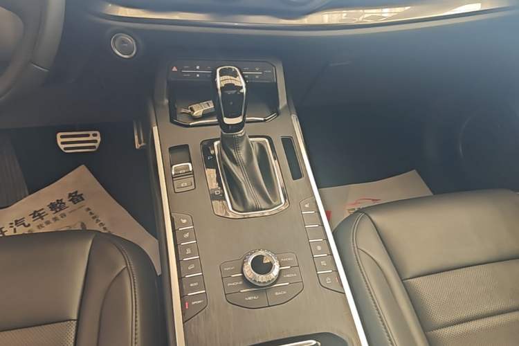 Used Wey VV5 2019 Upgraded Model 2.0T Two-Wheel Drive Ultra-Luxury Version China V Standard Gear Lever