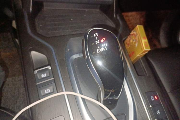 Used Wey VV5 2019 1.5T Two-Wheel Drive Smart Pioneer Gear Lever
