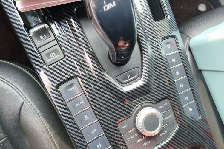 Used Wey VV5 2019 1.5T Two-Wheel Drive Smart Pioneer Gear Lever