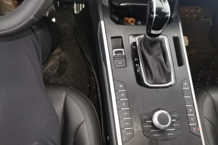 Used Wey VV5 2019 Upgraded Model 2.0T Two-Wheel Drive Ultra-Luxury Version China V Standard Gear Lever
