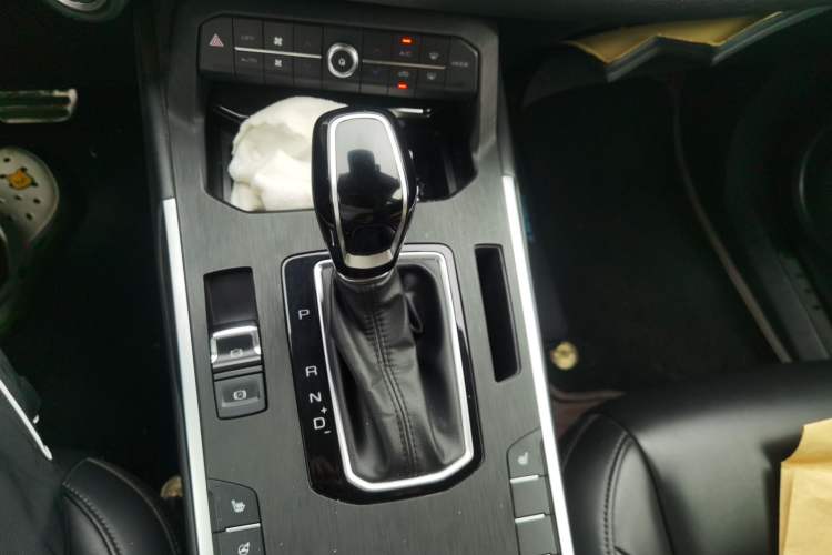 Used Wey VV5 2019 Upgraded Model 2.0T Two-Wheel Drive Ultra-Luxury Version China VI Standard Gear Lever