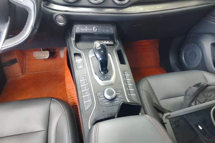 Used Wey VV5 2019 1.5T Two-Wheel Drive Color Pioneer Gear Lever