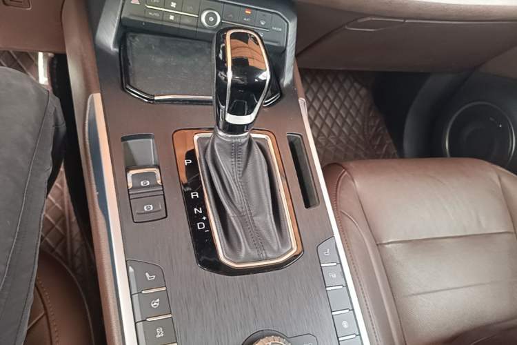 Used Wey VV5 2019 Upgraded Model 2.0T Two-Wheel Drive Flagship Version China V Standard Gear Lever