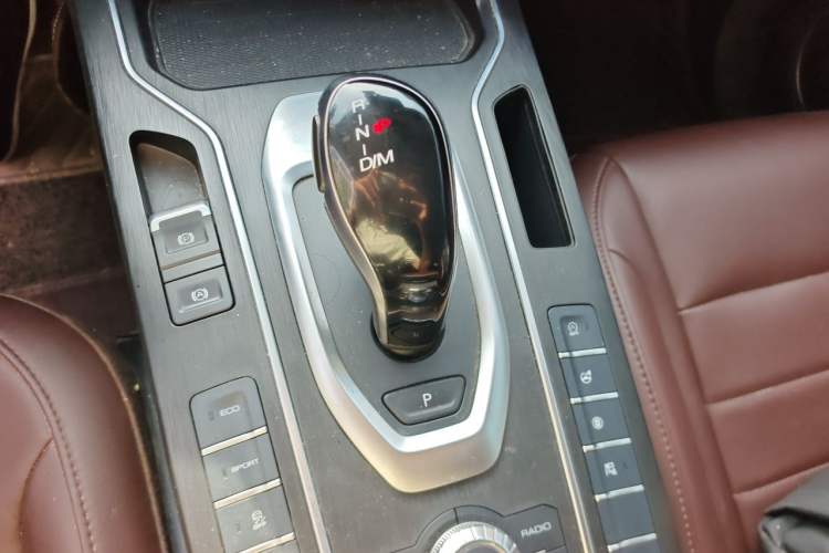 Used Wey VV5 2019 1.5T Two-Wheel Drive Smart Pioneer Gear Lever
