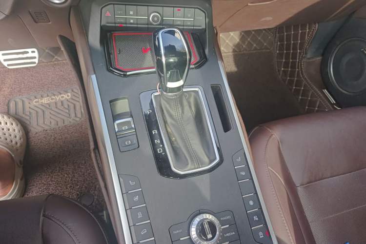 Used Wey VV5 2019 Upgraded Model 2.0T Two-Wheel Drive Flagship Version China V Standard Gear Lever