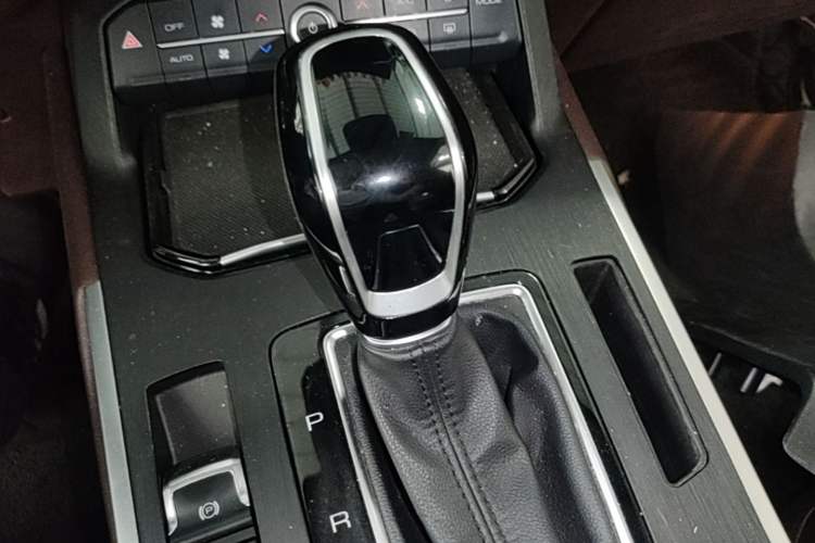 Used Wey VV5 2019 Upgraded Model 2.0T Two-Wheel Drive Ultra-Luxury Version China V Standard Gear Lever