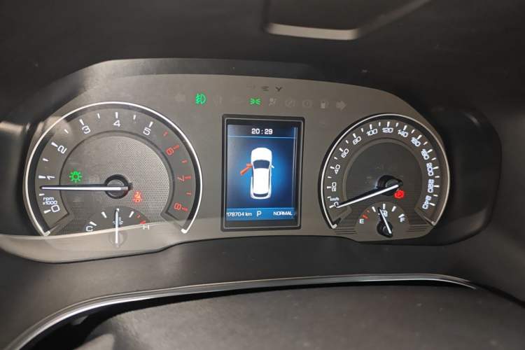 Used Wey VV5 2019 Upgraded Model 2.0T Two-Wheel Drive Ultra-Luxury Version China VI Standard Instrument Cluster