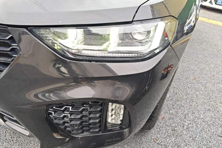 Used Wey VV5 2019 Upgraded Model 2.0T Two-Wheel Drive Ultra-Luxury Version China V Standard Left Front Headlight