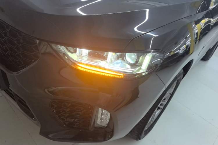 Used Wey VV5 2019 2.0T Two-Wheel-Drive Ultimate Edition Left Front Headlight