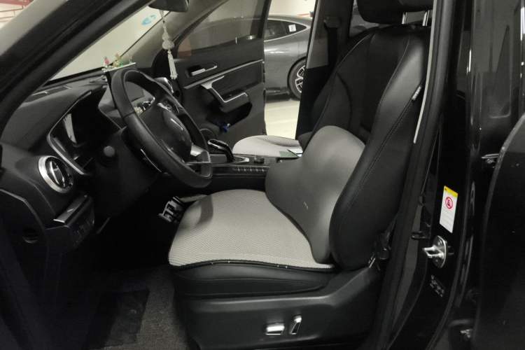 Used Wey VV5 2019 1.5T Two-Wheel Drive Color Pioneer Left Front Seat