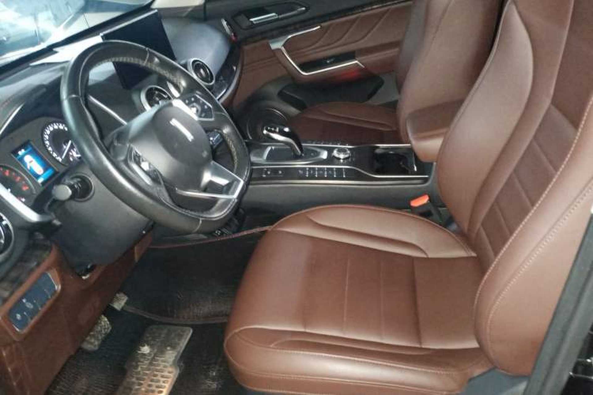 Used Wey VV5 2019 1.5T Two-Wheel Drive Color Pioneer Left Front Seat