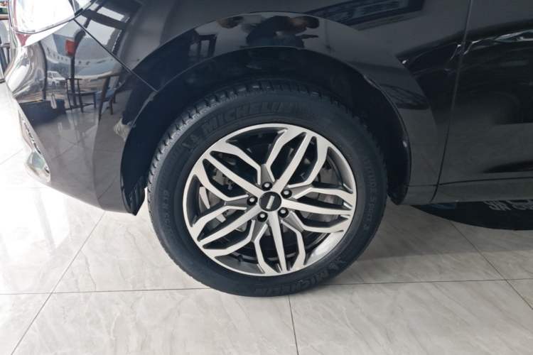 Used Wey VV5 2019 Upgraded Model 2.0T Two-Wheel Drive Ultra-Luxury Version China V Standard Left Front Wheel Hub