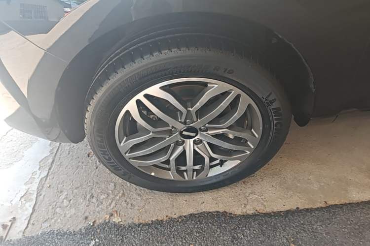 Used Wey VV5 2019 Upgraded Model 2.0T Two-Wheel Drive Ultra-Luxury Version China V Standard Left Front Wheel Hub