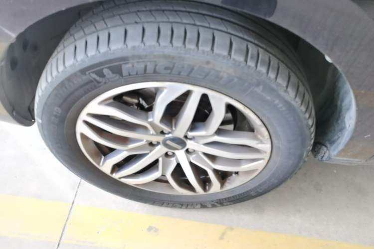 Used Wey VV5 2019 Upgraded Model 2.0T Two-Wheel Drive Ultra-Luxury Version China V Standard Left Front Wheel Hub