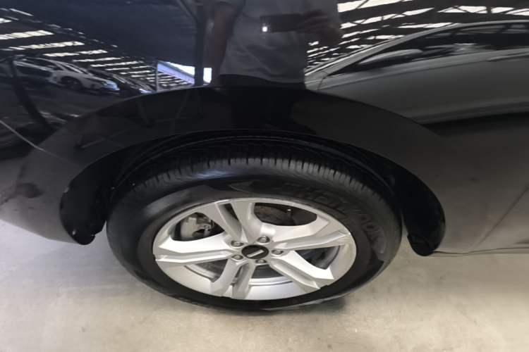 Used Wey VV5 2019 1.5T Two-Wheel Drive Color Pioneer Left Front Wheel Hub