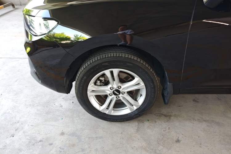 Used Wey VV5 2019 1.5T Two-Wheel Drive Color Pioneer Left Front Wheel Hub