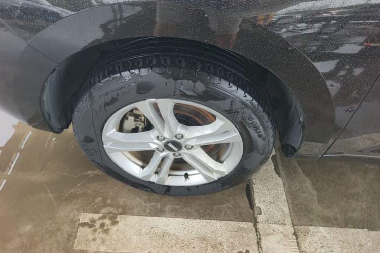 Used Wey VV5 2019 1.5T Two-Wheel Drive Color Pioneer Left Front Wheel Hub