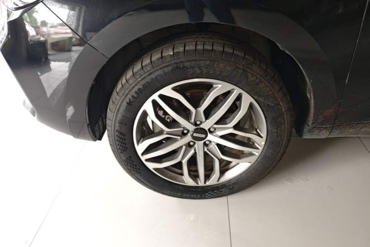 Used Wey VV5 2019 Upgraded Model 2.0T Two-Wheel Drive Ultra-Luxury Version China V Standard Left Front Wheel Hub