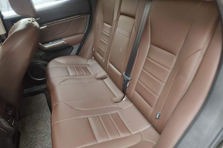 Used Wey VV5 2019 1.5T Two-Wheel Drive Color Pioneer Left Rear Seat