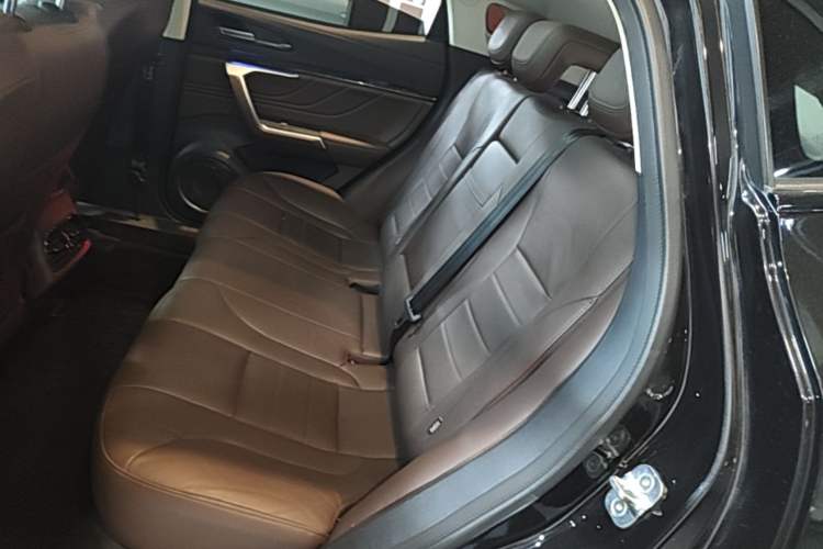 Used Wey VV5 2019 Upgraded Model 2.0T Two-Wheel Drive Flagship Version China V Standard Left Rear Seat