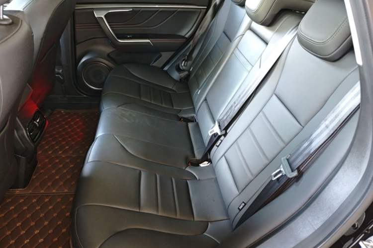 Used Wey VV5 2019 1.5T Two-Wheel Drive Color Pioneer Left Rear Seat